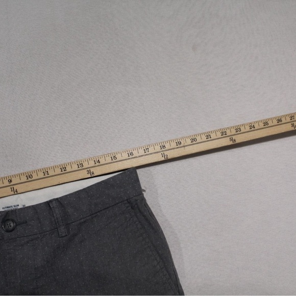 Old Navy Gray Men Shorts Ultimate Slim Built In Flex Size 32 - Picture 4 of 9